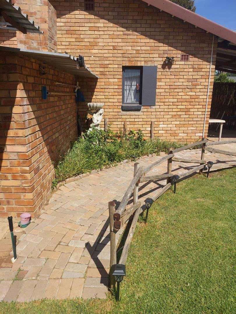 4 Bedroom Property for Sale in Lourenspark North West
